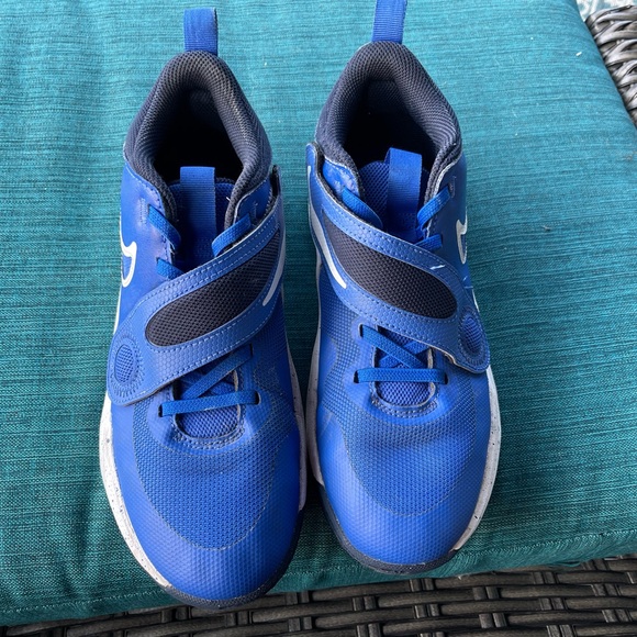 Nike D11 Team Hustle size‎ 7Y - Picture 1 of 6